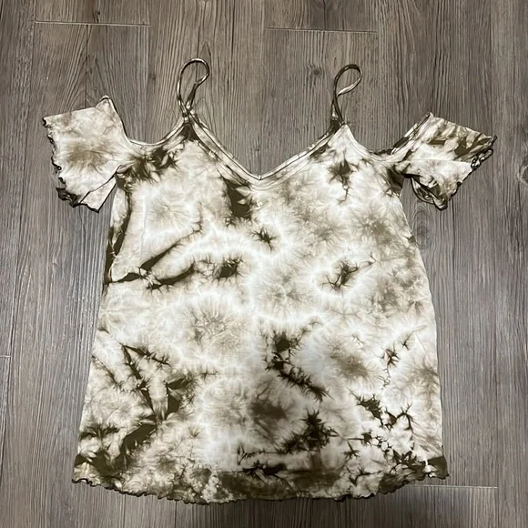 AEO Cold Shoulder Tie-dye Short Sleeve Top Like New - Picture 5 of 6